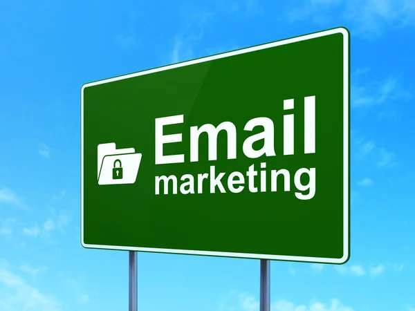 Concept d'entreprise : Email Marketing et dossier avec verrouillage sur fond de panneau de signalisation — Photo