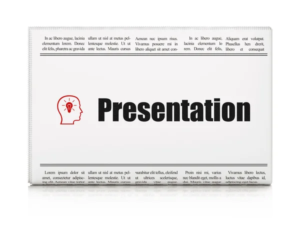 Маркетинговая концепция: газета с презентацией и голова с лампочкой — стоковое фото