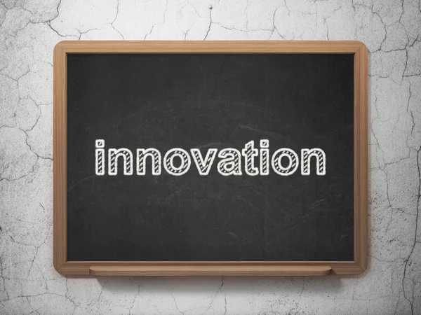 Affärsidé: innovation på svarta tavlan bakgrund — Stockfoto