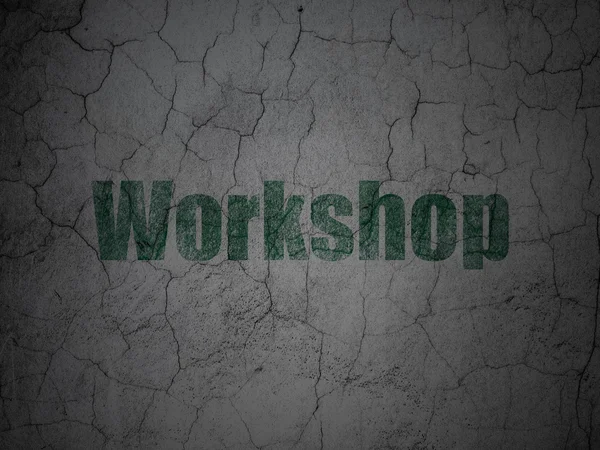 Onderwijs concept: workshop over grunge muur achtergrond — Stockfoto