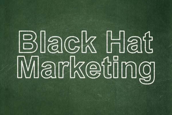 Concetto di finanza: Black Hat Marketing su sfondo lavagna — Foto Stock