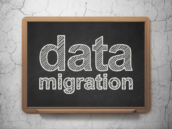 Концепция данных: Миграция данных на фоне доски — стоковое фото