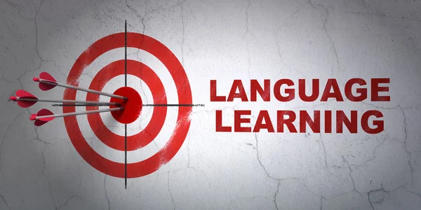 Concetto di istruzione: target e apprendimento delle lingue su sfondo wall — Foto Stock
