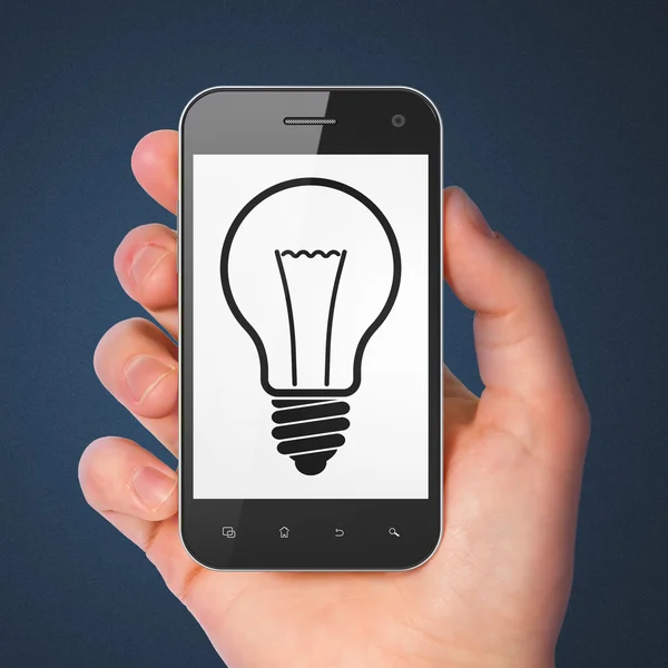 Concept d'entreprise : Ampoule sur smartphone — Photo