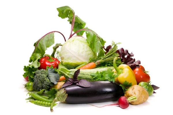 Verduras frescas y jugosas y hierbas especiadas, comida saludable — Foto de Stock