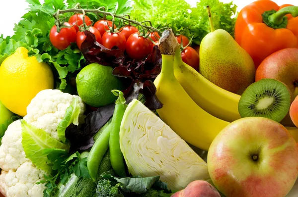 Verschiedene Gemüsesorten, Obst und würzige Kräuter — Stockfoto