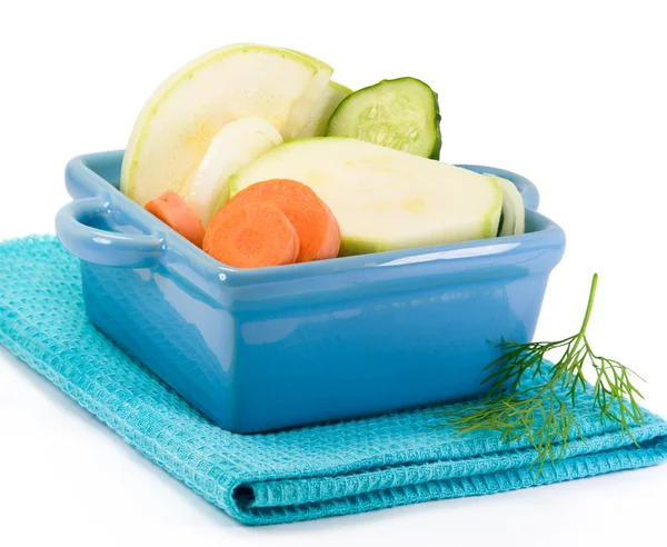 Arroces, pepino y cebolla en taza de barro — Foto de Stock