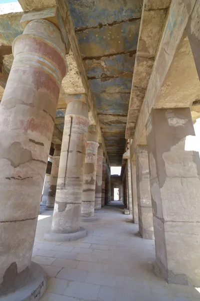 Columnas en el templo de Karnak en Luxor —  Fotos de Stock