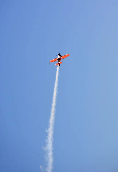 Military Plane Fly Smoke Blue Sky — Stock Photo, Image