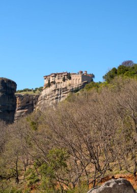 Yunanistan 'daki Meteora Dağları' ndaki Varlaama Manastırı manzarası
