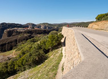 Yunanistan 'daki Meteora Dağları' ndaki Kutsal Üçleme Manastırı 'nın Panoramik Manzarası