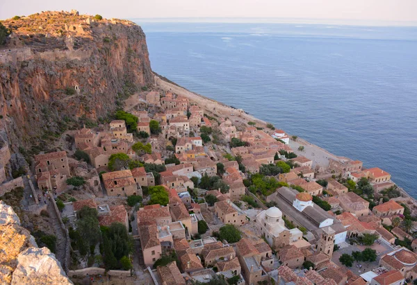 Yunanistan Peloponnese Kentindeki Bizans Kalesinden Gün Batımında Monemvasia Köyünün Manzarası — Stok fotoğraf