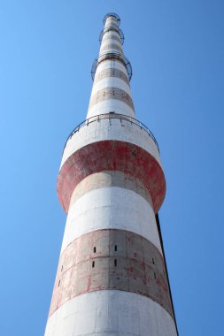 Yunanistan 'daki fabrikanın kazan dairesinin bacası.