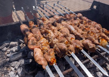 Et parçaları üzerinde kömür ızgara - pişer Barbekü (kebap, Kebab)