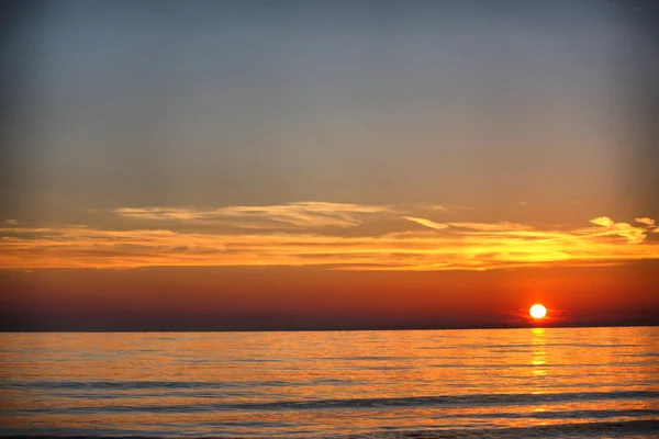 Krásný západ slunce nad oceánem — Stock fotografie