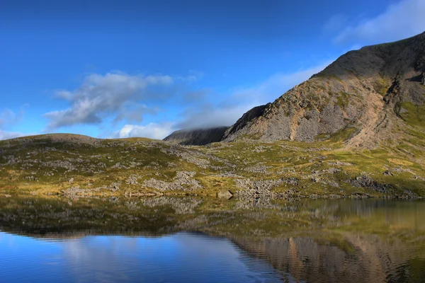 A reflection of a mountain in a lake — Stock Photo, Image