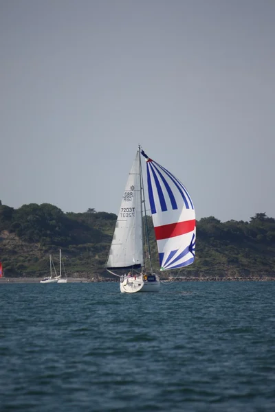 Barche a vela in un mare calmo — Foto Stock