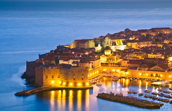 Dubrovnik de noche, Croacia — Foto de Stock