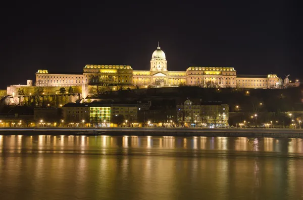 Maďarsko, Budapešť, Hradní vrch a hrad. — Stock fotografie