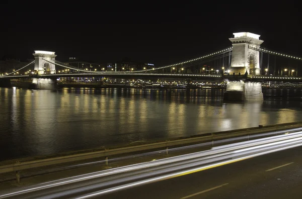 Jembatan Rantai di malam hari di Budapest — Stok Foto