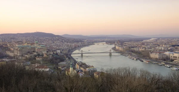 Visa i budapest i Ungern i kväll — Stockfoto