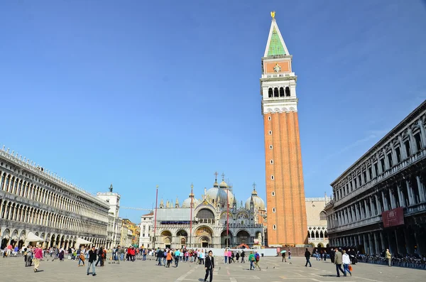Venedik - 28 Mart: Turistlerin dinlenme bir Street, St Mark Meydanı — Stok fotoğraf