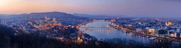 Panoramautsikt över budapest på natten, Ungern — Stockfoto