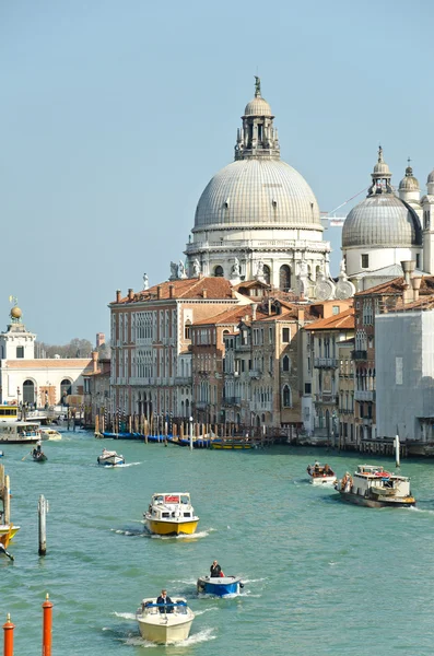 Canal Grande och basilikan santa maria della salute — Stockfoto