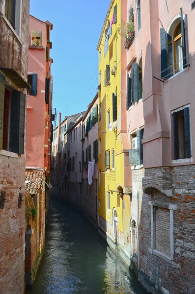 Typisch stedelijke weergave in Venetië — Stockfoto