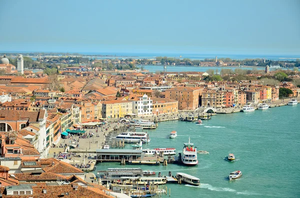 Venedik şehir güzel eski çatıyı havadan görünümü — Stok fotoğraf