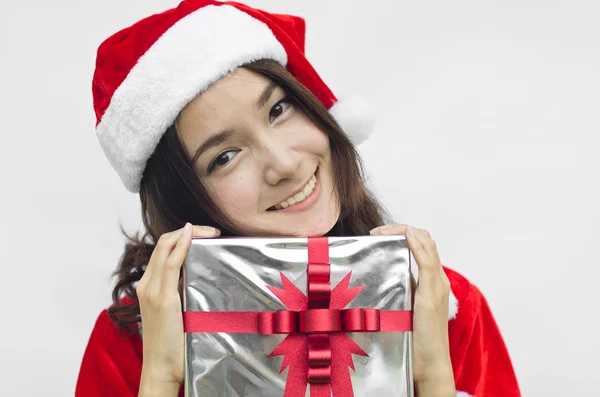 Weihnachtsmann Hut mit grauer Weihnachtsgeschenkschachtel — Stockfoto