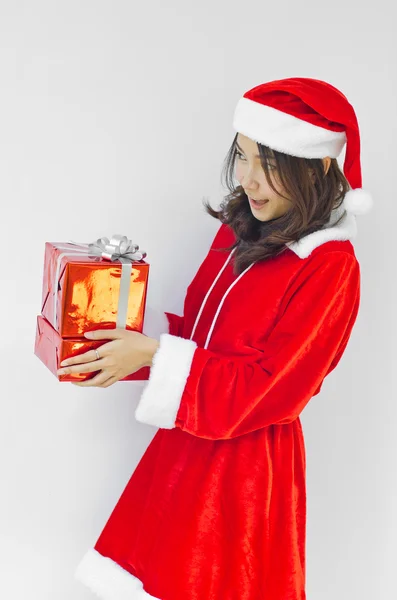 Sombrero de Santa Claus con caja de regalo de Navidad roja —  Fotos de Stock