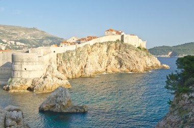 şaşırtıcı dubrovnik savunma duvarı Cliff üzerinde inşa