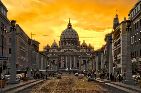 Saint Peter's Bazilikası'nın önden görünümü — Stok fotoğraf