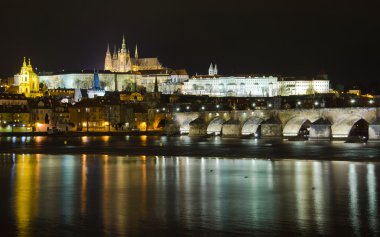 gece charles Köprüsü