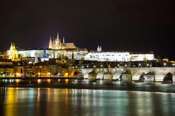 A Ponte Charles à noite — Fotografia de Stock