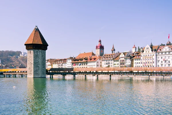 Berühmte Holzbrücke in Luzern — Stockfoto