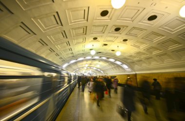 Metro kalabalık