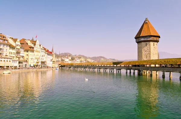 Berömda träbro i Luzern — Stockfoto