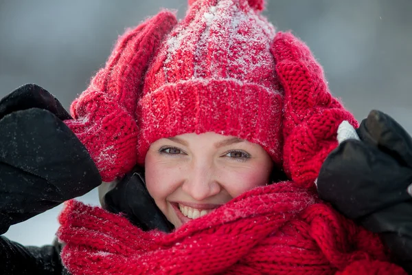 Young girl basking knit scarf — Stock Photo, Image