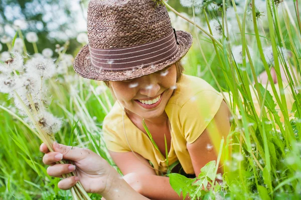 Girl in a meadow — Stock Photo, Image