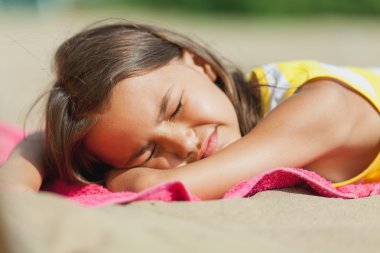 beş yaşındaki kız niteliğine