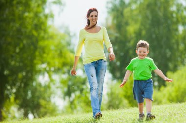 Anne ve oğlu niteliğine