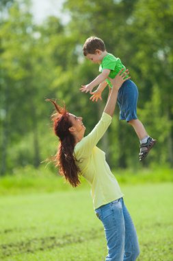 Anne ve oğlu niteliğine
