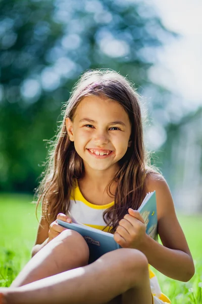 Five-year-old girl on the nature — Stock Photo, Image