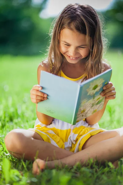 Five-year-old girl on the nature — Stock Photo, Image