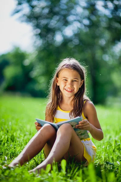 Five-year-old girl on the nature — Stock Photo, Image