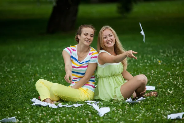 Girls launch paper airplanes — Stock Photo, Image