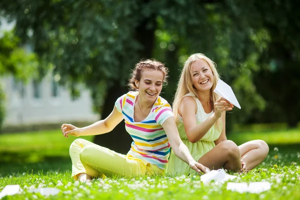 Girls launch paper airplanes — Stock Photo, Image