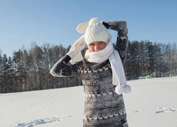 Dívka v parku — Stock fotografie